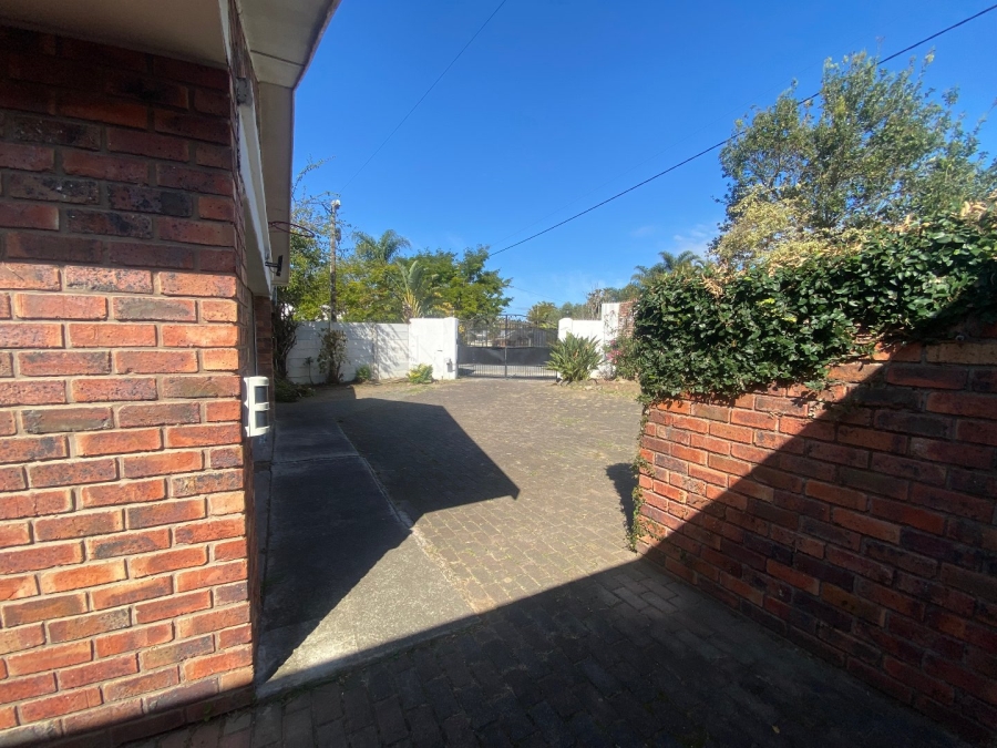 4 Bedroom Property for Sale in Nahoon Valley Park Eastern Cape